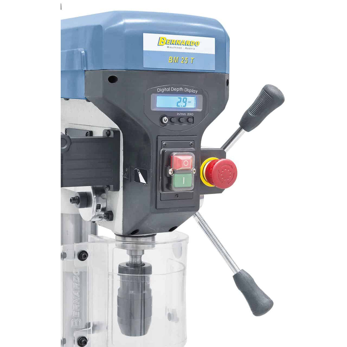 Furadora de bancada Bernardo BM 25 T / 230 V com display digital e LED – furação Ø 25 mm, cone MT 2, 16 velocidade 220-2.840 rpm, motor 0,75 kW 230V, peso 57 kg