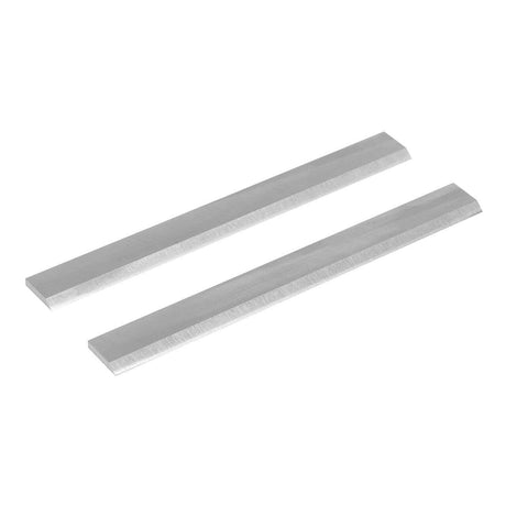 Coppia di coltelli affilati in acciaio per piallatrici CWM 130 e 150, ideali per ottenere superfici in legno lisce e rifinite con la massima precisione.