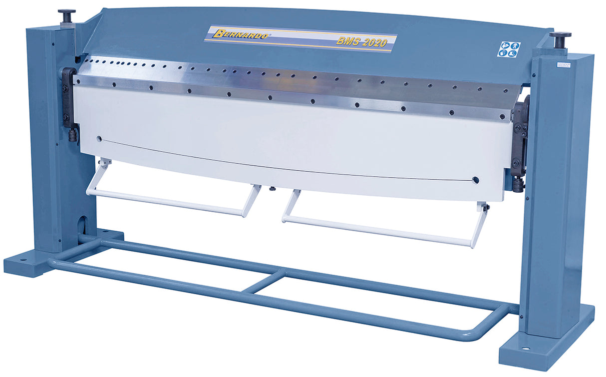 Piegatrice Bernardo BMS 2020 per lattonieri e officine, con trave superiore segmentato, comando a pedale e struttura in acciaio saldato.