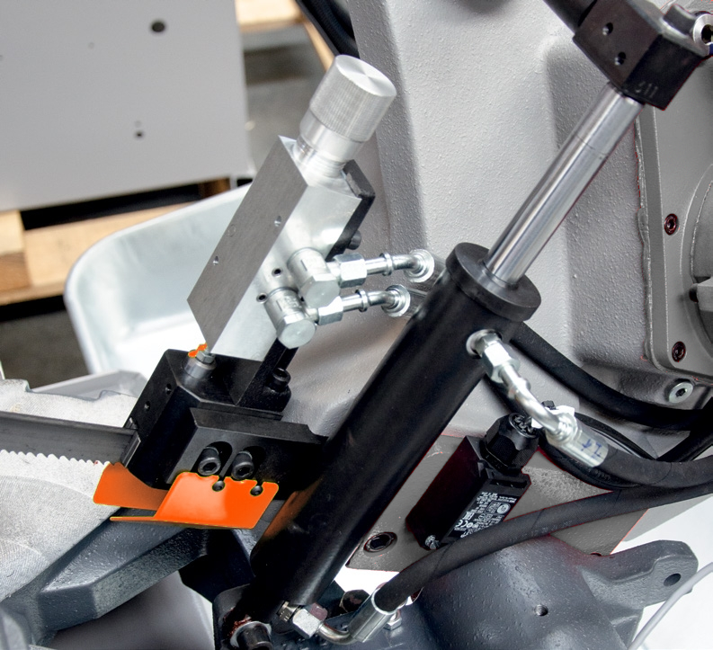 Segatrice a nastro Flott HBS 250 HA ā Compatta e precisa per tagli a mitra