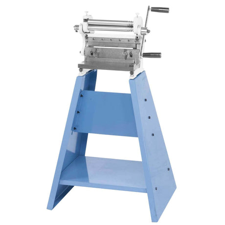 Basamento modello C installato sotto 3 in 1 - 200 per garantire stabilità e sicurezza durante le lavorazioni su lamiera.