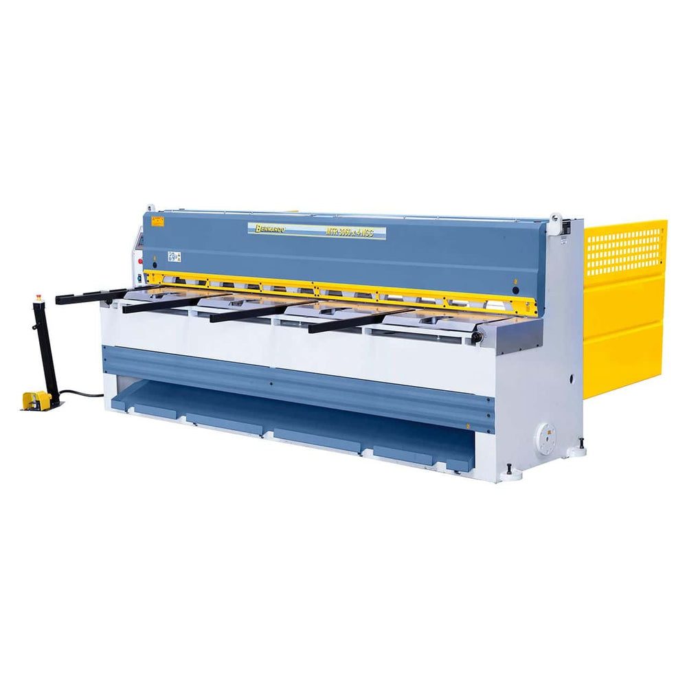 Cesoia a ghigliottina Bernardo MTR 1560 x 5 mm NCC con supporto pneumatico lamiera, backgauge NC e controllo Fuji touch screen.