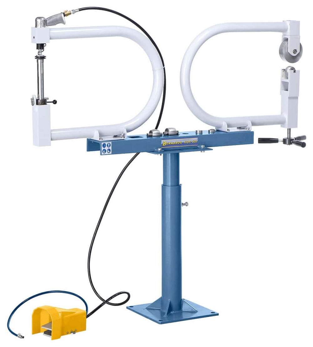 Bernardo KGR 500 con ruota inglese e martello pneumatico integrati, ideale per restauro, carrozzeria e modellazione lamiera.