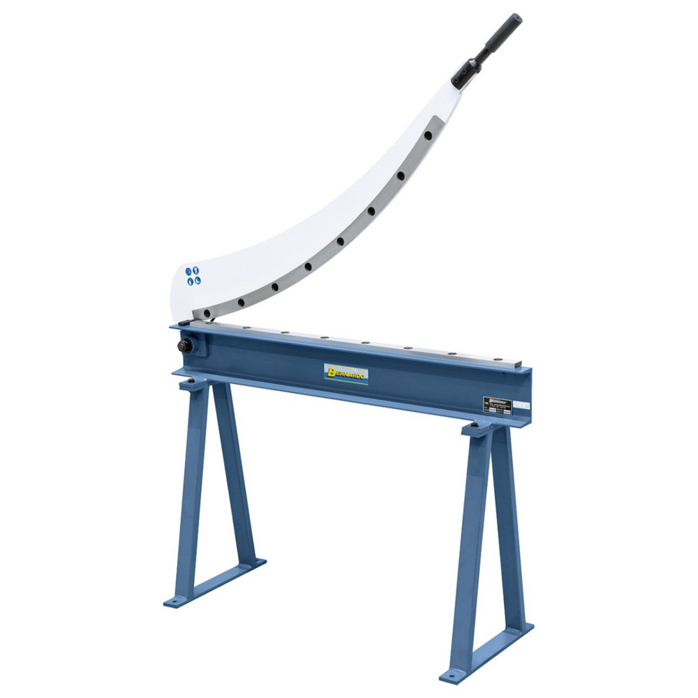 Bernardo Cesoia a leva GS 1000 con basamento incluso, lama da 1000 mm e capacità di taglio lamiera fino a 0,8 mm.