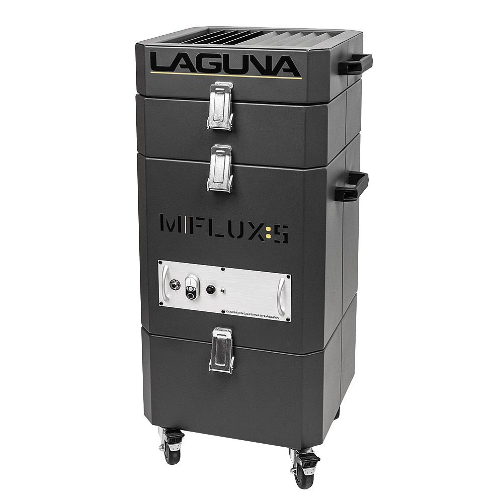 Il filtro LAGUNA MFlux 5 mostrato in un laboratorio: struttura compatta verticale, ruote girevoli, maniglie ergonomiche e pannello frontale con display e telecomando.