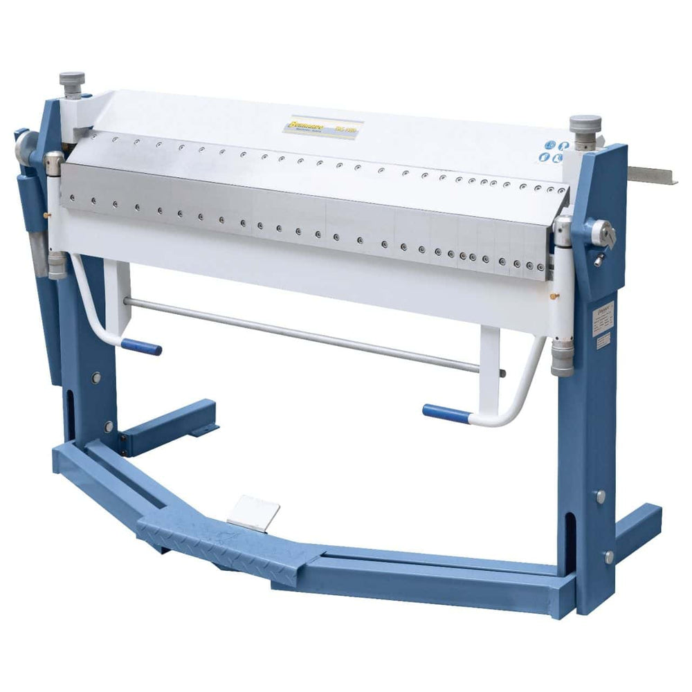 Piegatrice Bernardo TBS 1500 con lame segmentate superiori e inferiori, ideale per piegature flessibili fino a 1500 mm di lunghezza.