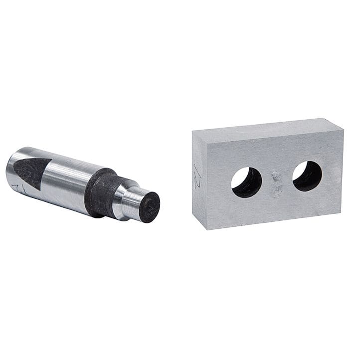 Punzone da 12 mm installato su PBS 22 LS per eseguire forature precise e pulite su metallo.
