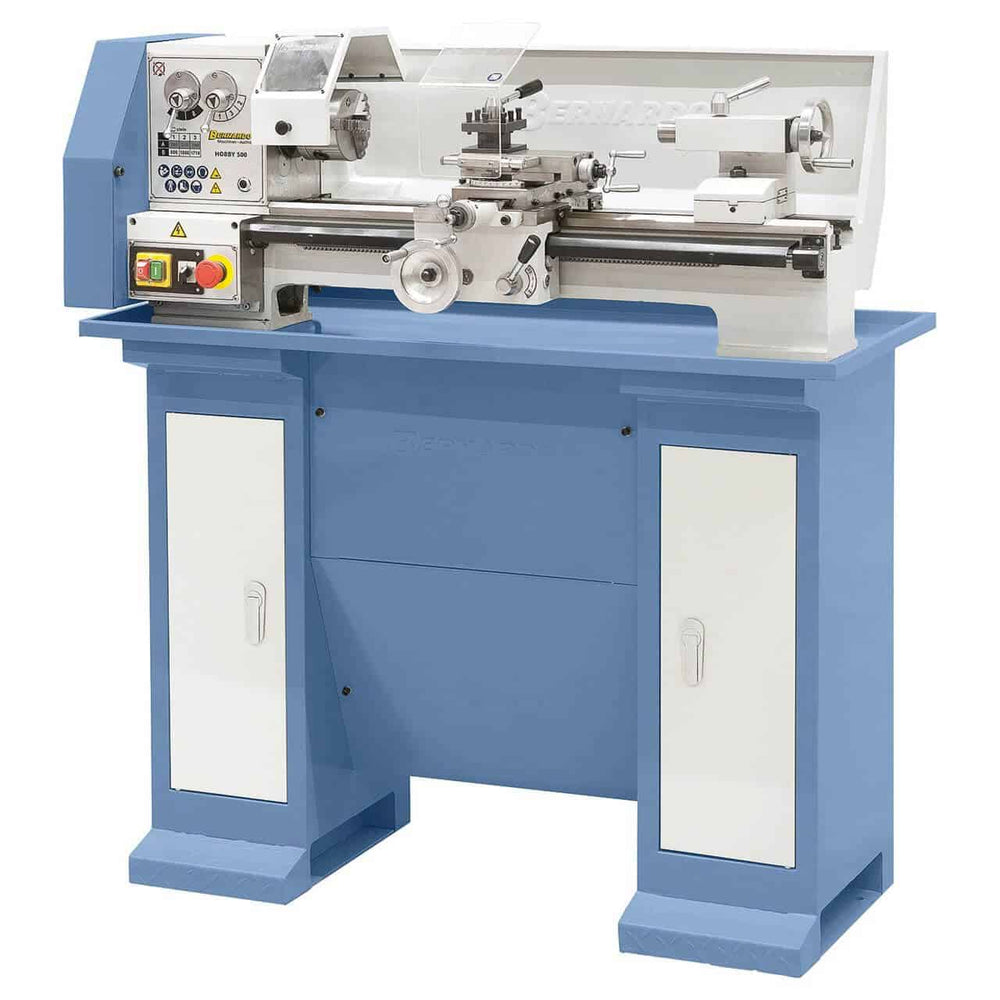 Tornio da banco Bernardo Hobby 500 con mandrino Ø 100 mm, torretta a 4 posizioni e trasmissione a 6 velocità.