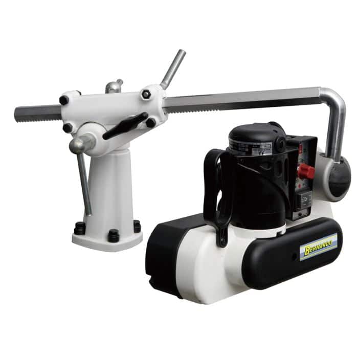 Trascinatore Bernardo Baby M3 con 3 rulli Ø 76 mm e velocità regolabile 2–12 m/min, ideale per piccoli laboratori di falegnameria.