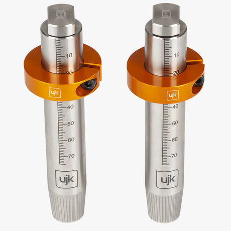 Coppia di cani di fissaggio binario per Makita UJK in acciaio inossidabile con scala graduata 0–75 mm incisa a laser, bullone a T sulla sommità e collare di supporto a settori in alluminio anodizzato arancione